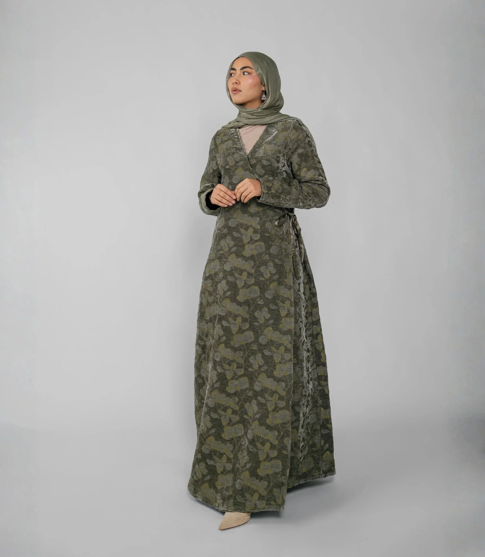Mastering the Abaya: A Step-by-Step Guide